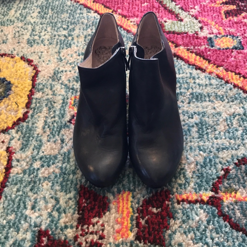 Never Worn navy Vince Camuto size 6.5